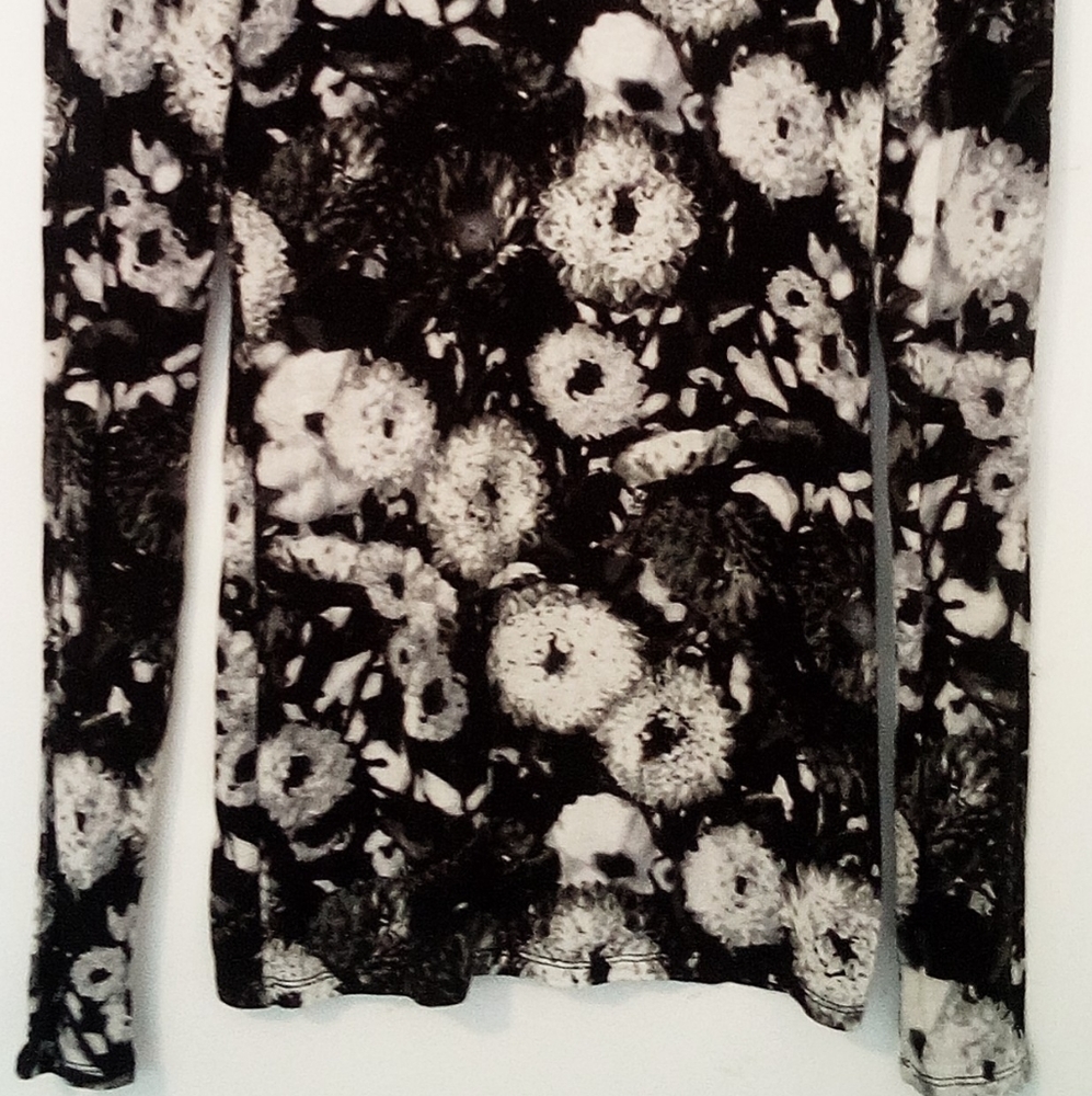 BCBG Max Azria Long Sleeve Floral Tee S